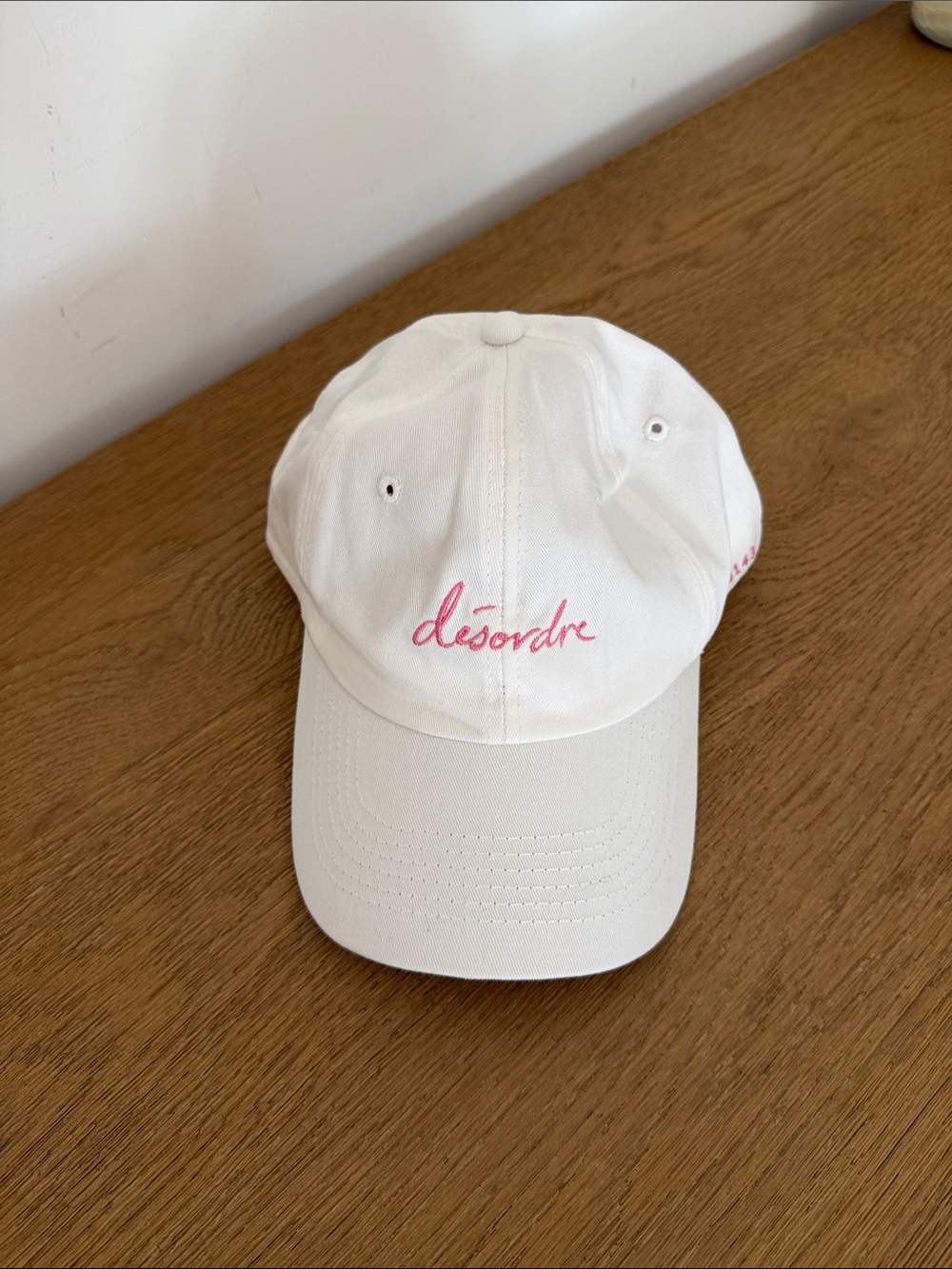 désordre White Baseball Cap with Pink Embroidery